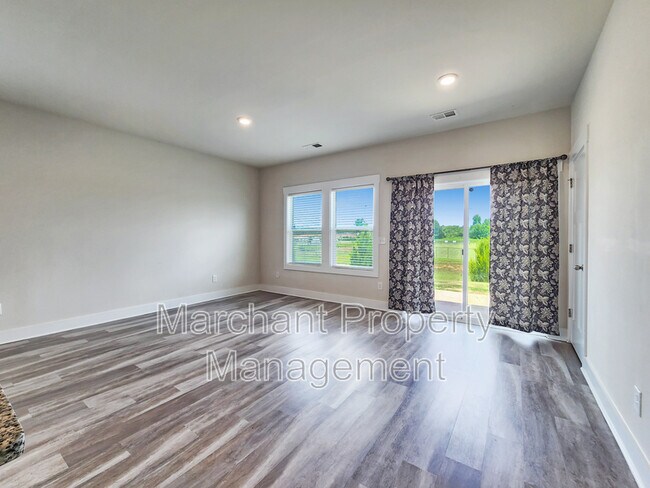Building Photo - 130 Outback Dr