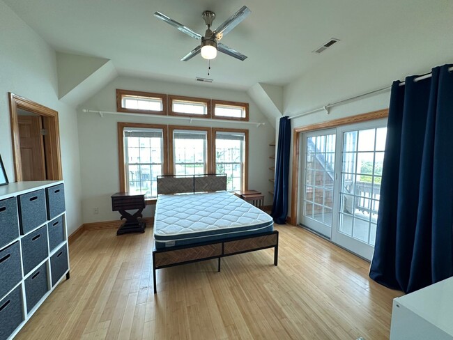 Building Photo - CENTRAL NAGS HEAD! 2 Bedroom/2 Bath - Shor...