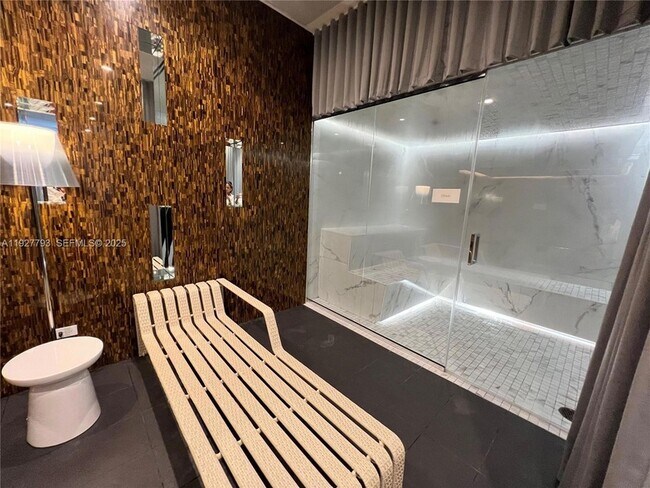 Building Photo - 2000 Metropica Wy