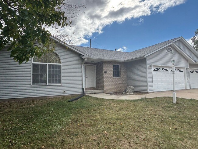 Building Photo - 154-154 Cayman St