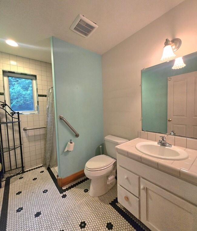 Building Photo - 2 Bedroom, 2 Bathroom Home For Rent in the...