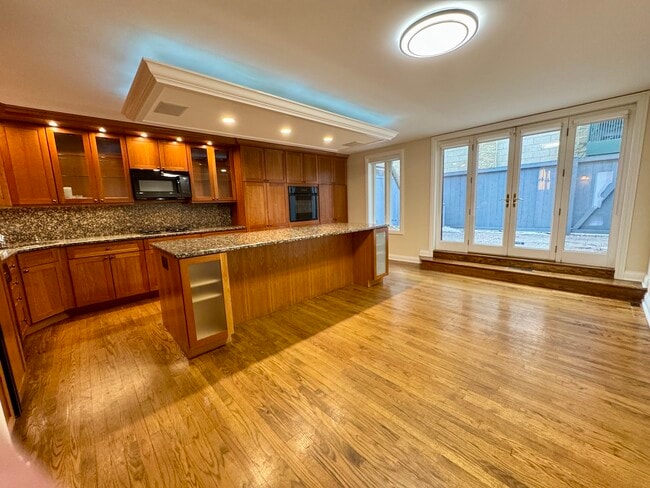 Building Photo - 1628 N Mohawk St