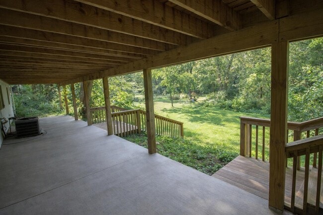 Building Photo - 715 Bluffdale Dr