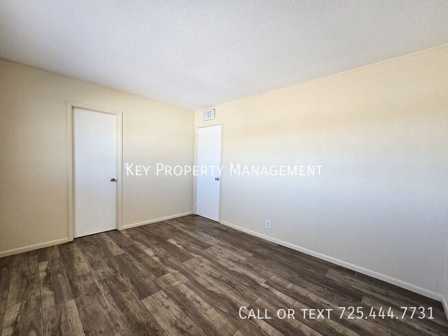 Building Photo - 2 BED, 1 BATH APARTMENT WITH OPEN FLOOR PLAN