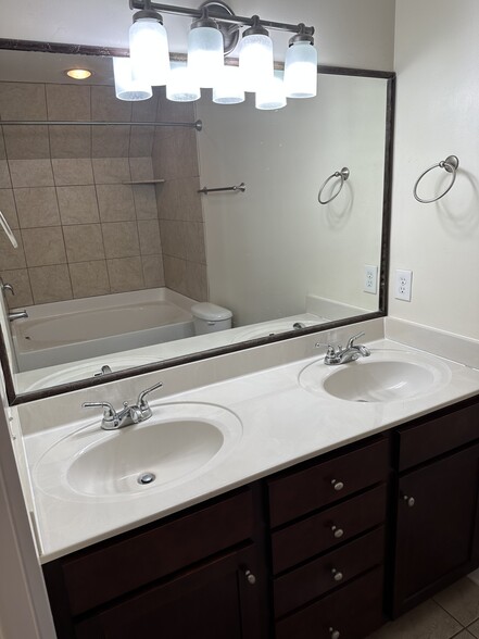 Master Bath - 2304 Zermatt Ave