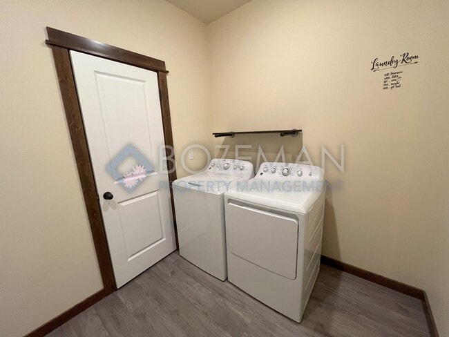 Building Photo - 2605 Meriwether Dr S