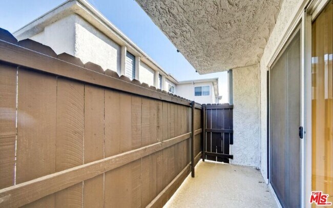 Building Photo - 5252 Coldwater Canyon Ave