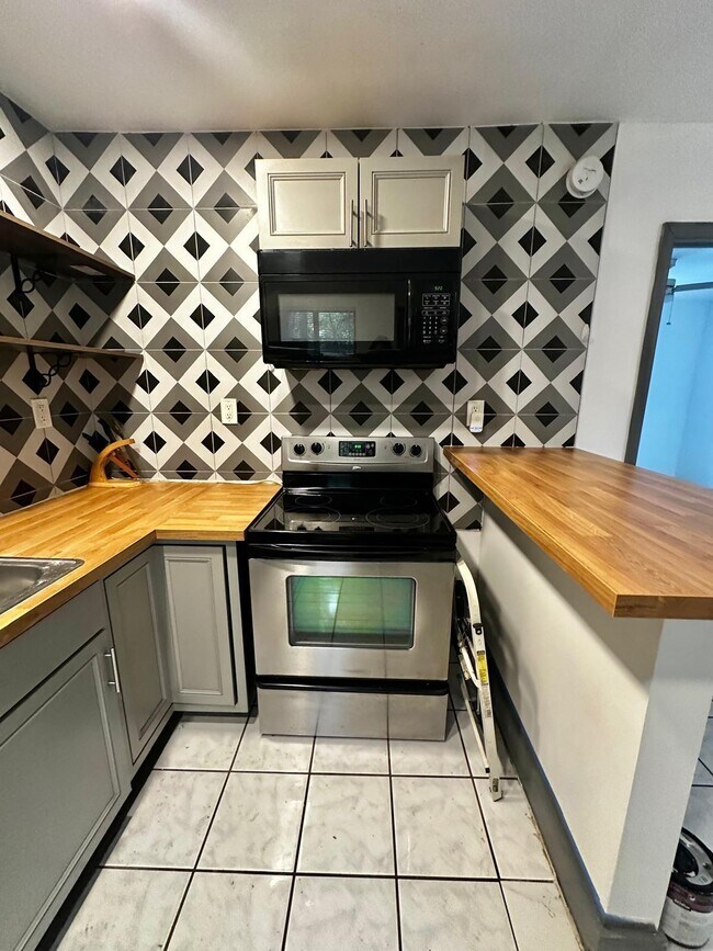 Building Photo - 1418 SW 27th St