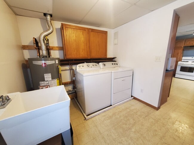 Building Photo - 2 Bedroom Single Family Ranch