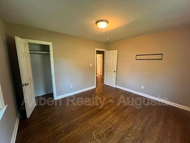 Building Photo - 2201 Shirley Ave