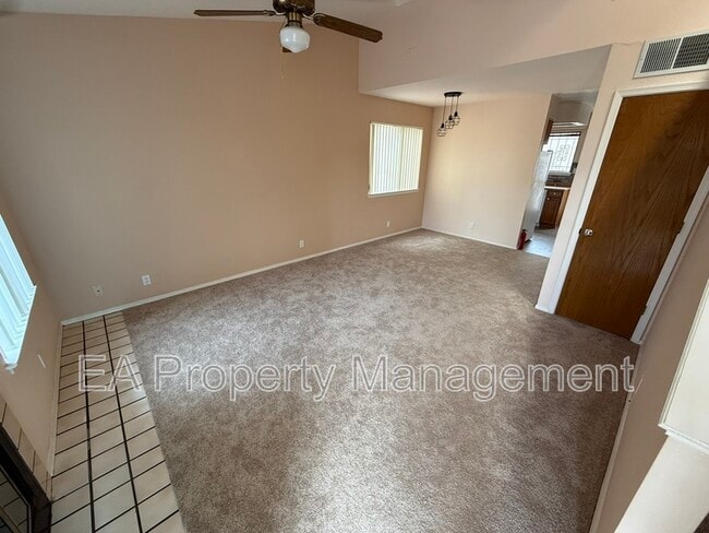 Building Photo - 2816 Enebro St NE