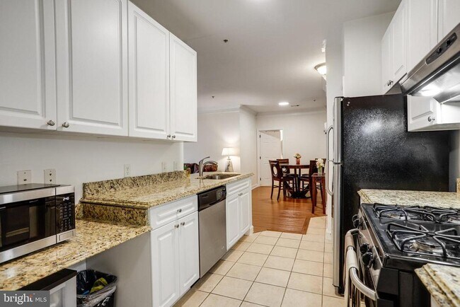 Building Photo - 501 Hungerford Dr