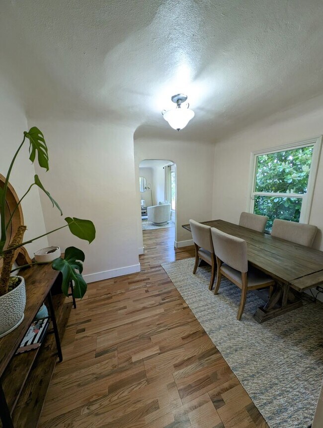 Building Photo - Updated 3 Bedroom Charmer in the Heart of ...