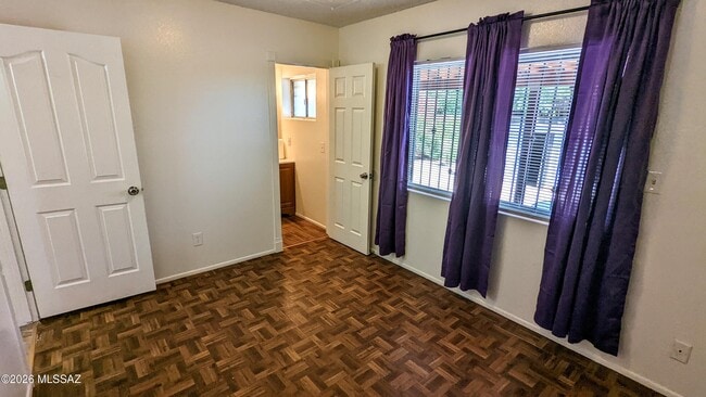 Building Photo - 3853 E Mainyard Pl