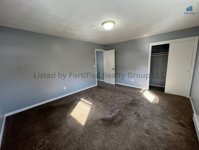 Building Photo - 2352 S Main St