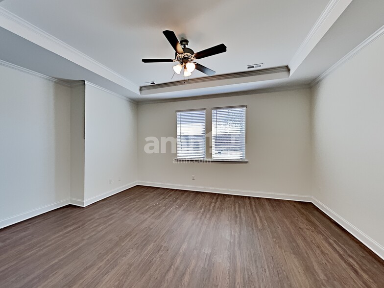 Building Photo - 215 Stowe Rd