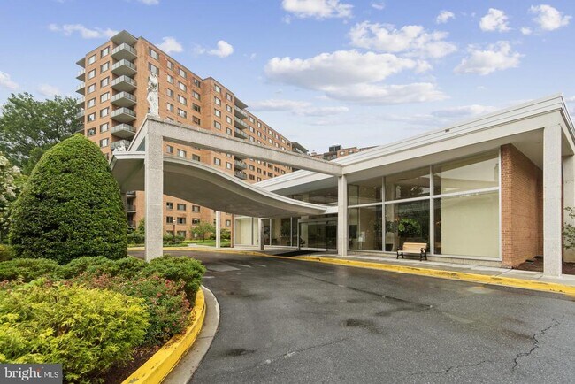 Building Photo - 4201 Cathedral Ave NW