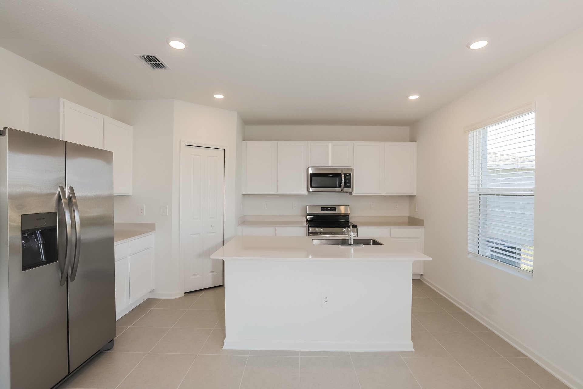 Building Photo - 2478 McKinley Dr
