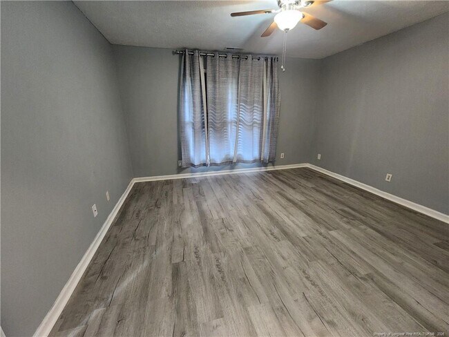 Building Photo - 505 Meadowland Ct