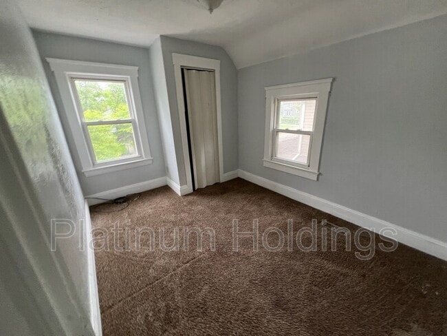 Building Photo - 4112 E 114th St