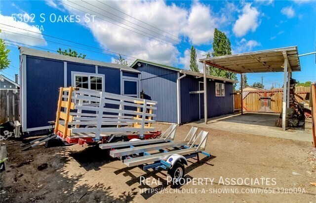 Building Photo - Spacious Tacoma home, moments from Joint B...