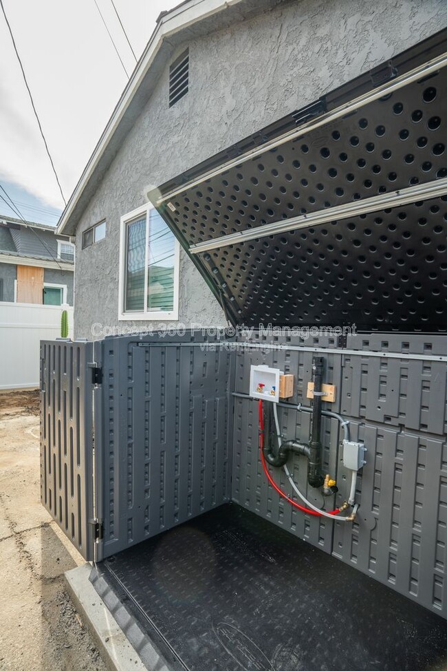 Building Photo - 1016 Lime Ave