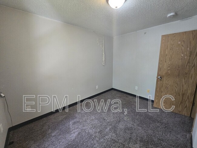 Building Photo - 64 Miller Ave SW