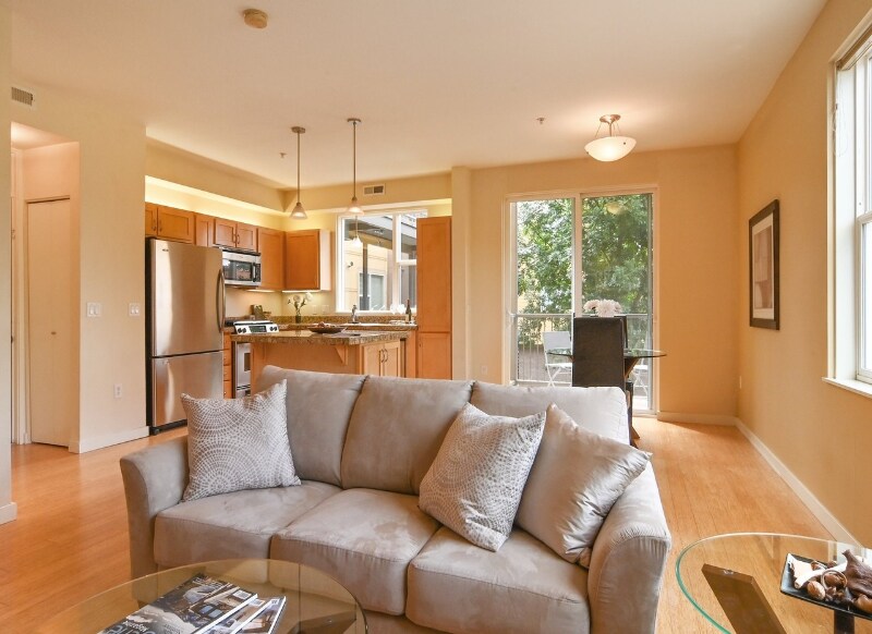 Building Photo - 347 Rustic Pl