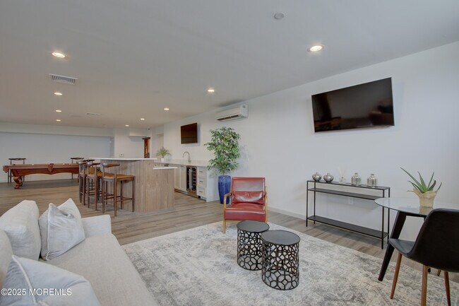 Building Photo - 258 Morris Ave