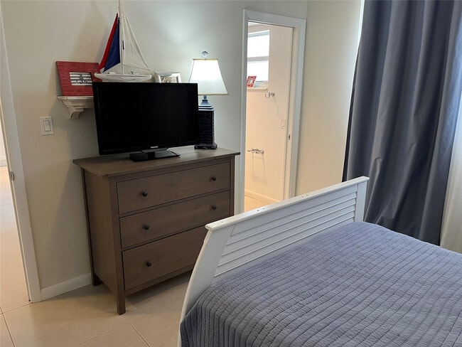 Building Photo - 1481 S Ocean Blvd