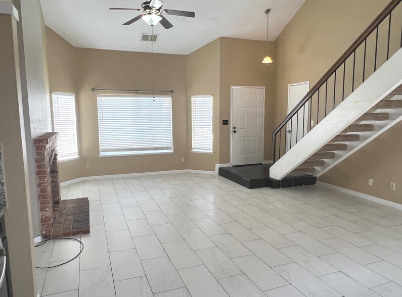 Building Photo - 5354 Meadow Wood Ln