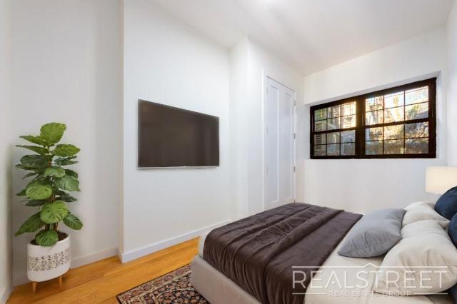 Building Photo - 3 bedroom in BROOKLYN NY 11221