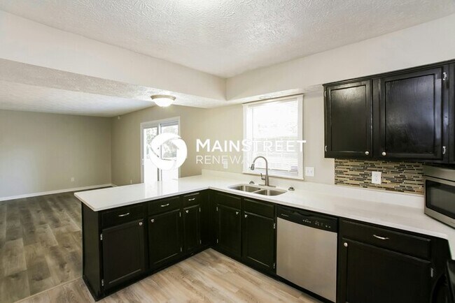 Building Photo - 4 Bedroom Pet-Friendly Home in INDIANAPOLIS, IN with Main Street Renewal