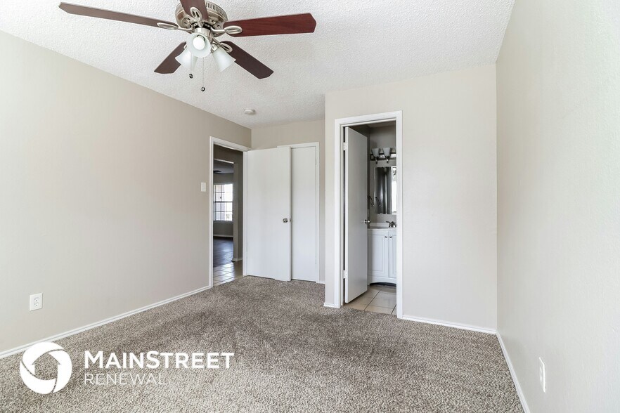 Building Photo - 2942 Mesa View Dr