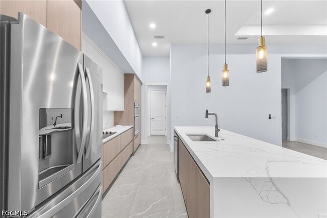 Building Photo - 142 SW 33rd Pl