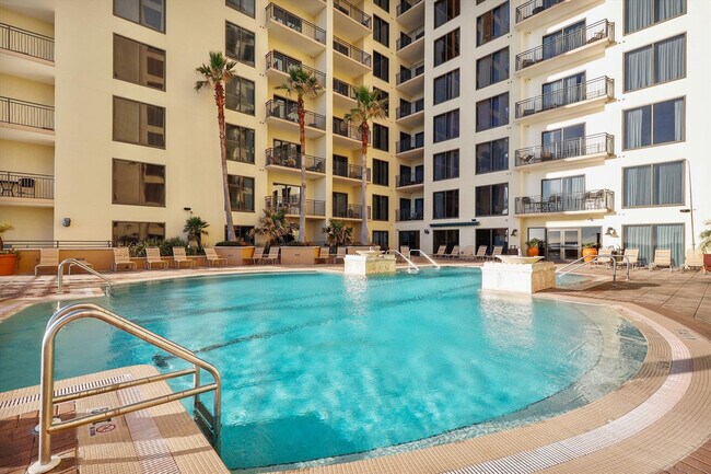 Building Photo - 15100 Front Beach Rd