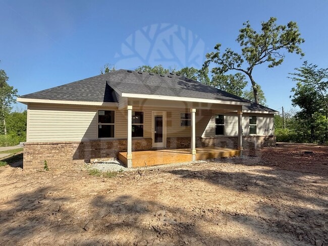 Building Photo - Single-Family Home- 2 Bed/ 2 Bath w/ Hobby...