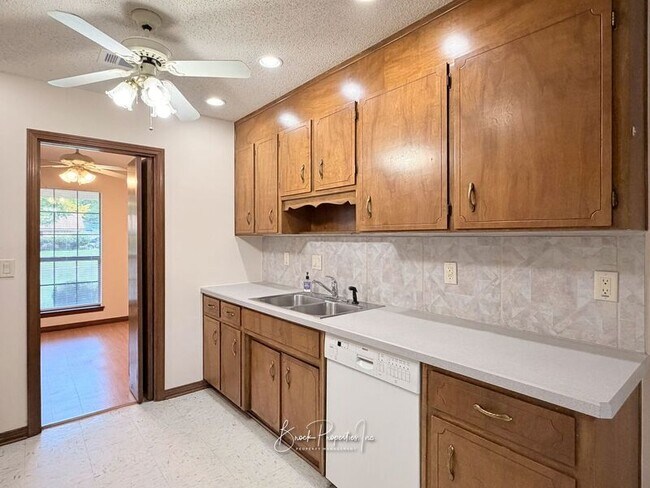 Building Photo - 325 S 73rd Ave