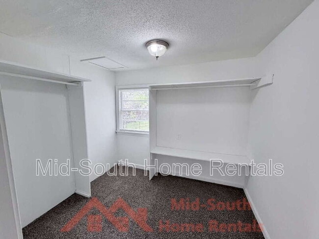 Building Photo - 1603 Delano Ave