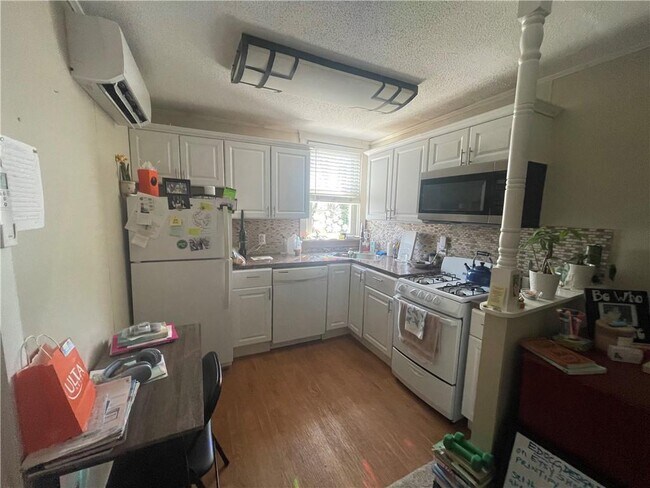 Building Photo - 40-40 Freebody St