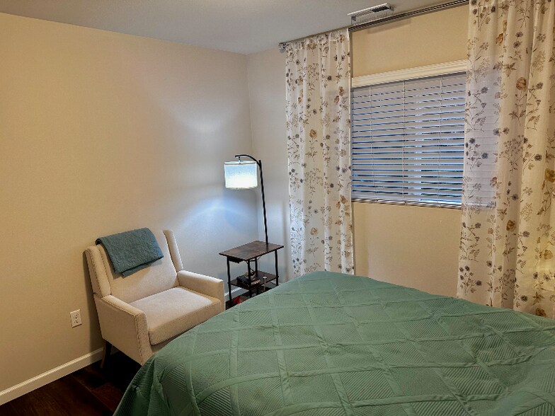 Building Photo - 1917 98th Ave SE