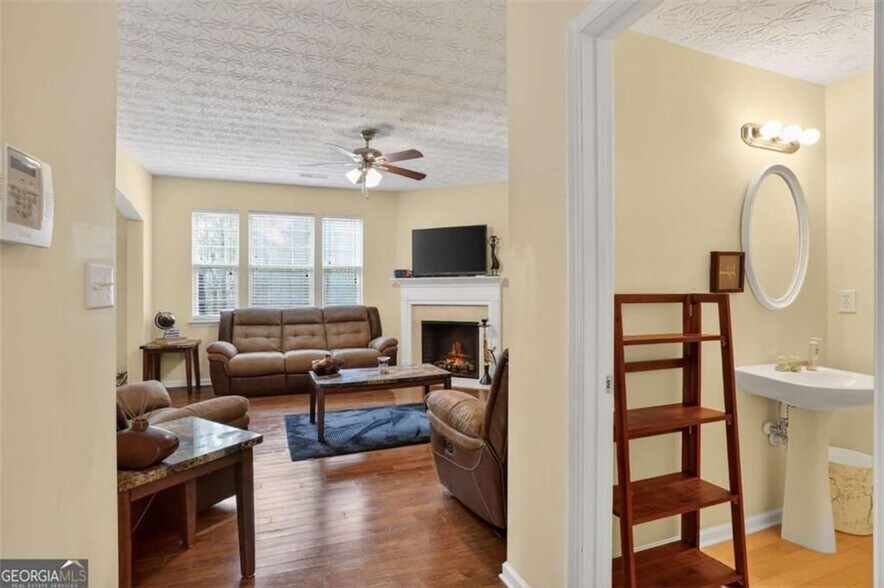 Building Photo - 5556 Cascade Run