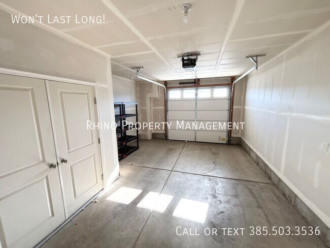 Building Photo - 1092 E Vessel Ct