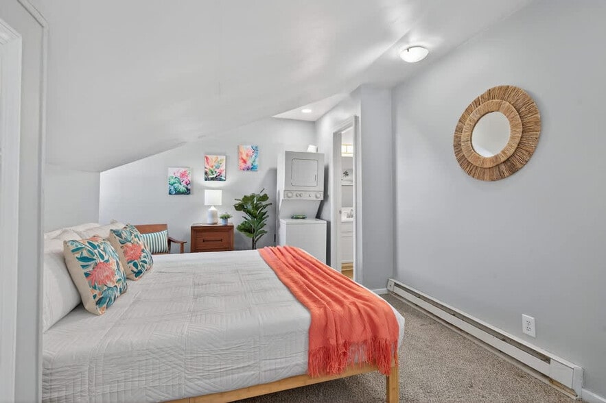 Building Photo - 1427 W Ocean View Ave