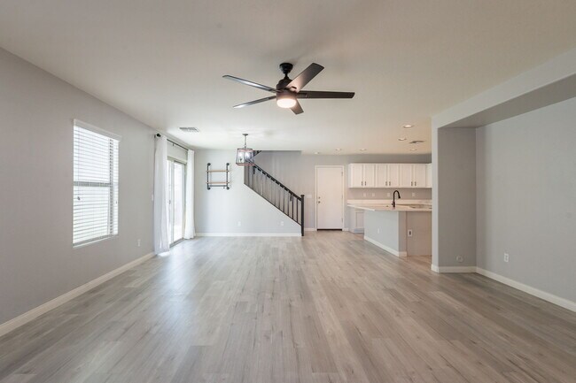 Building Photo - 1057 S Deerfield Ln