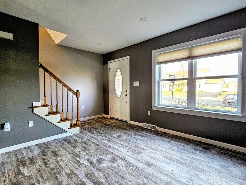 Building Photo - 91 Sunrise Cir