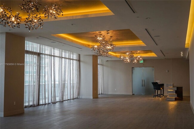 Building Photo - 488 NE 18th St