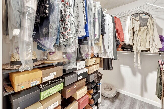 Building Photo - 9980 SW 83rd Ave