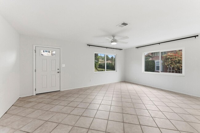 Building Photo - 766 20th Ave N