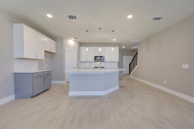 Building Photo - 1709 Summerlyn Ter Dr